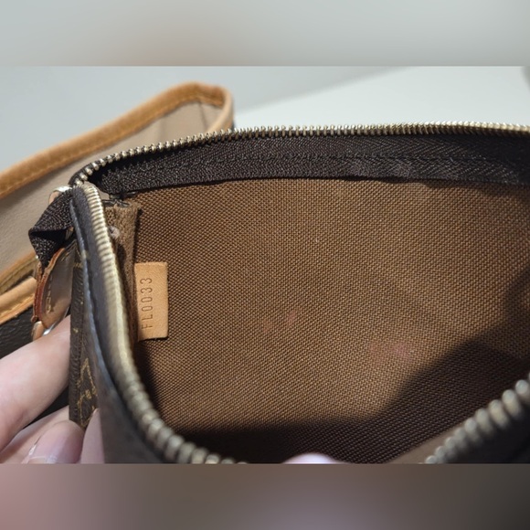 LOUIS VUITTON Petit Bucket PM Monogram with Pouch- Excellent condition - Picture 10 of 10
